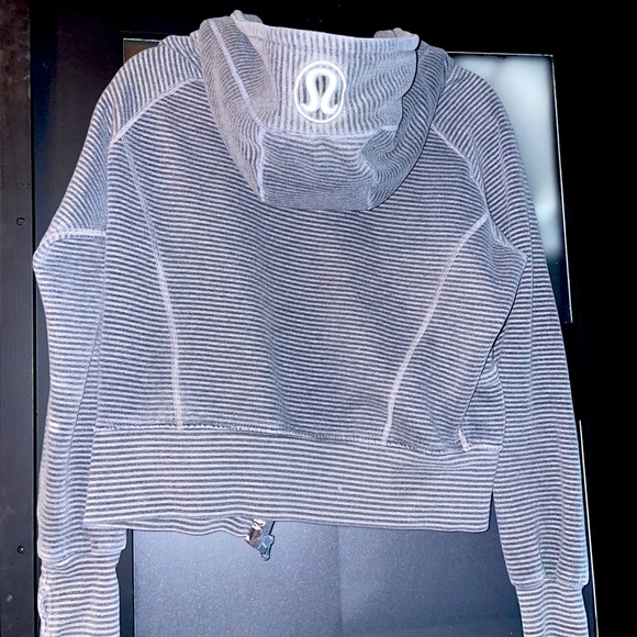 Lululemon grey striped scuba size 6